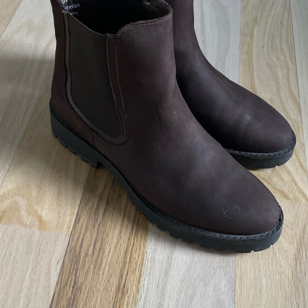 Women Thrusday Brown Boots